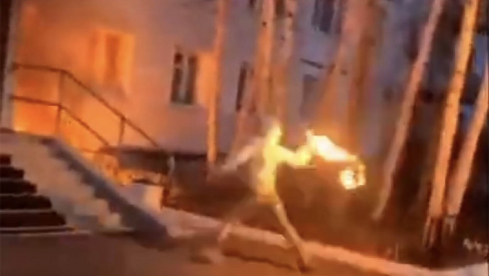 Rușii continuă să incendieze centrele militare de recrutare, după ce Putin a promulgat legea eliminării vârstei de înrolare